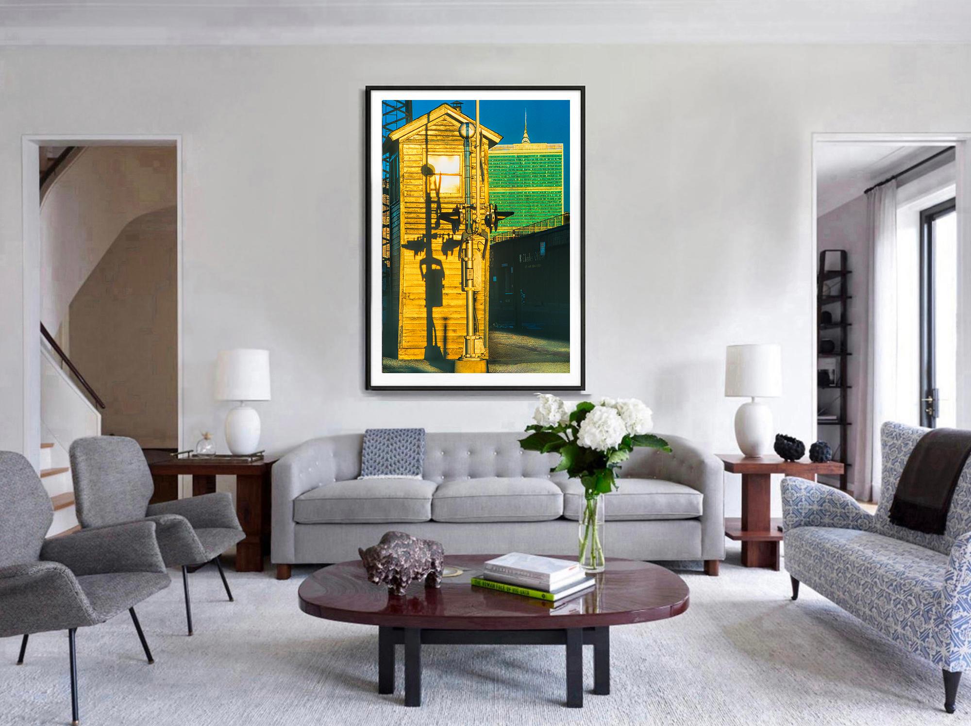 Wohin man auch schaut, man sieht das Chrysler Building,  Long Island City 3 – Photograph von Mitchell Funk