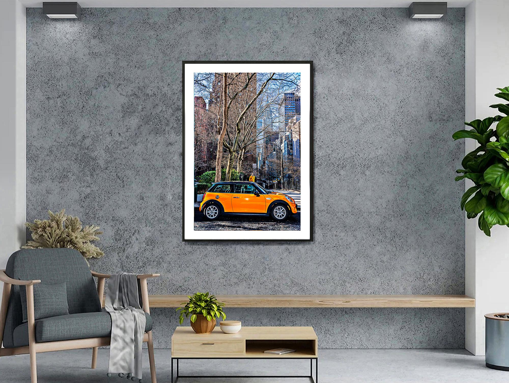 Wo immer man hinschaut, sieht man das Chrysler-Gebäude: Tudor City (Schwarz), Landscape Photograph, von Mitchell Funk