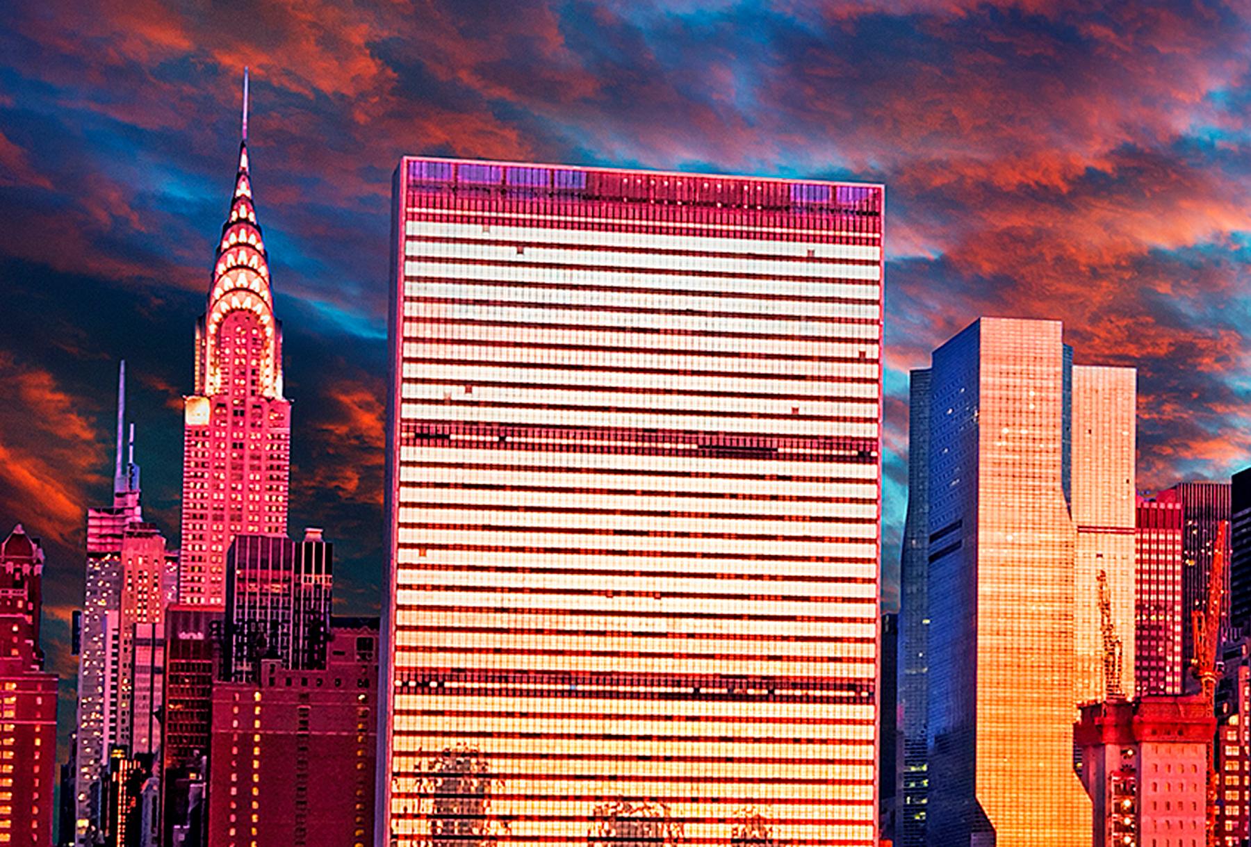 Wherever You Look You See You See The Chrysler Building: United Nations im Angebot 1