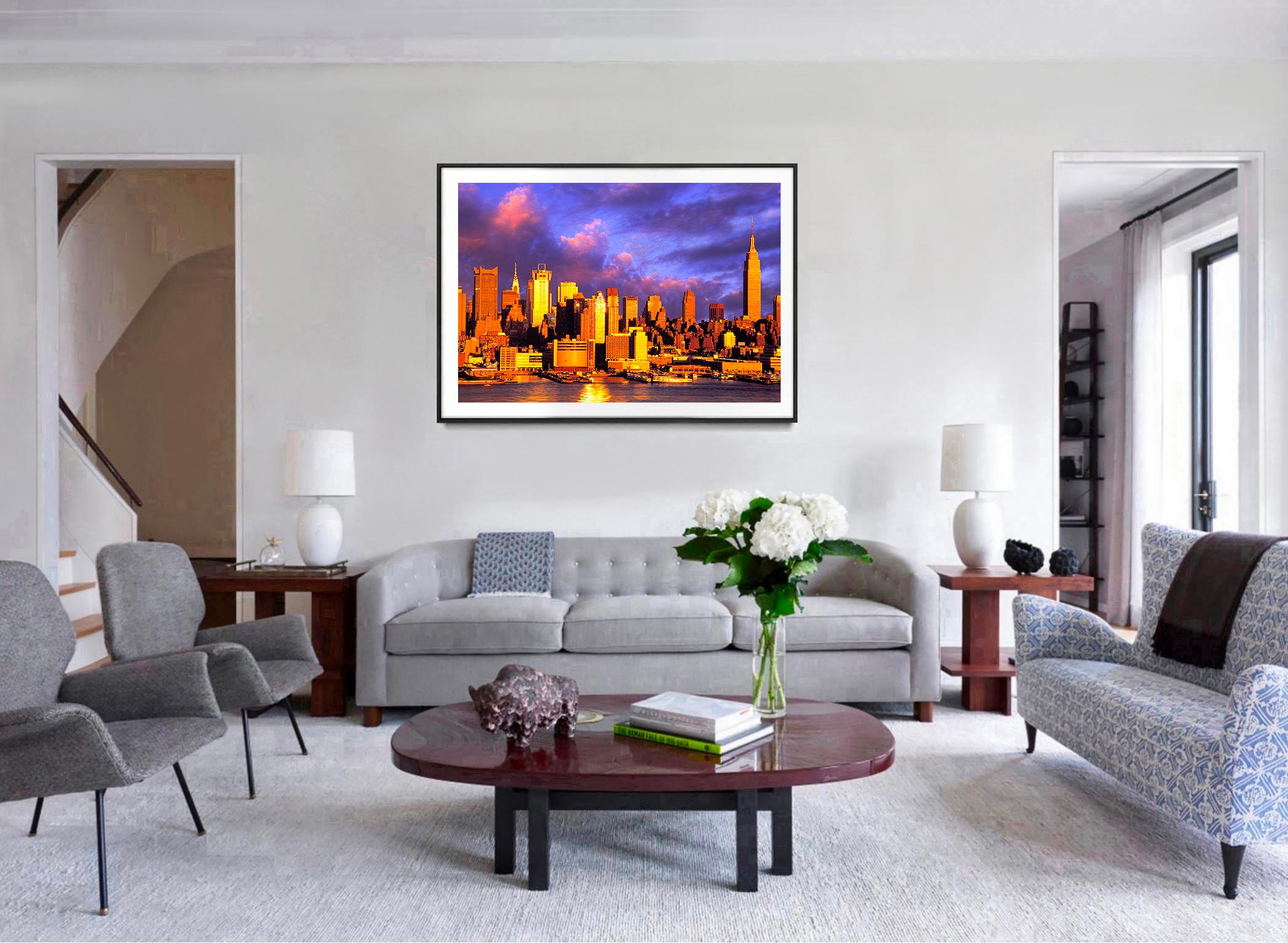 Ovunque si guardi, si vede il Chrysler Building: Weehawken - Landscape Photograph Viola di Mitchell Funk