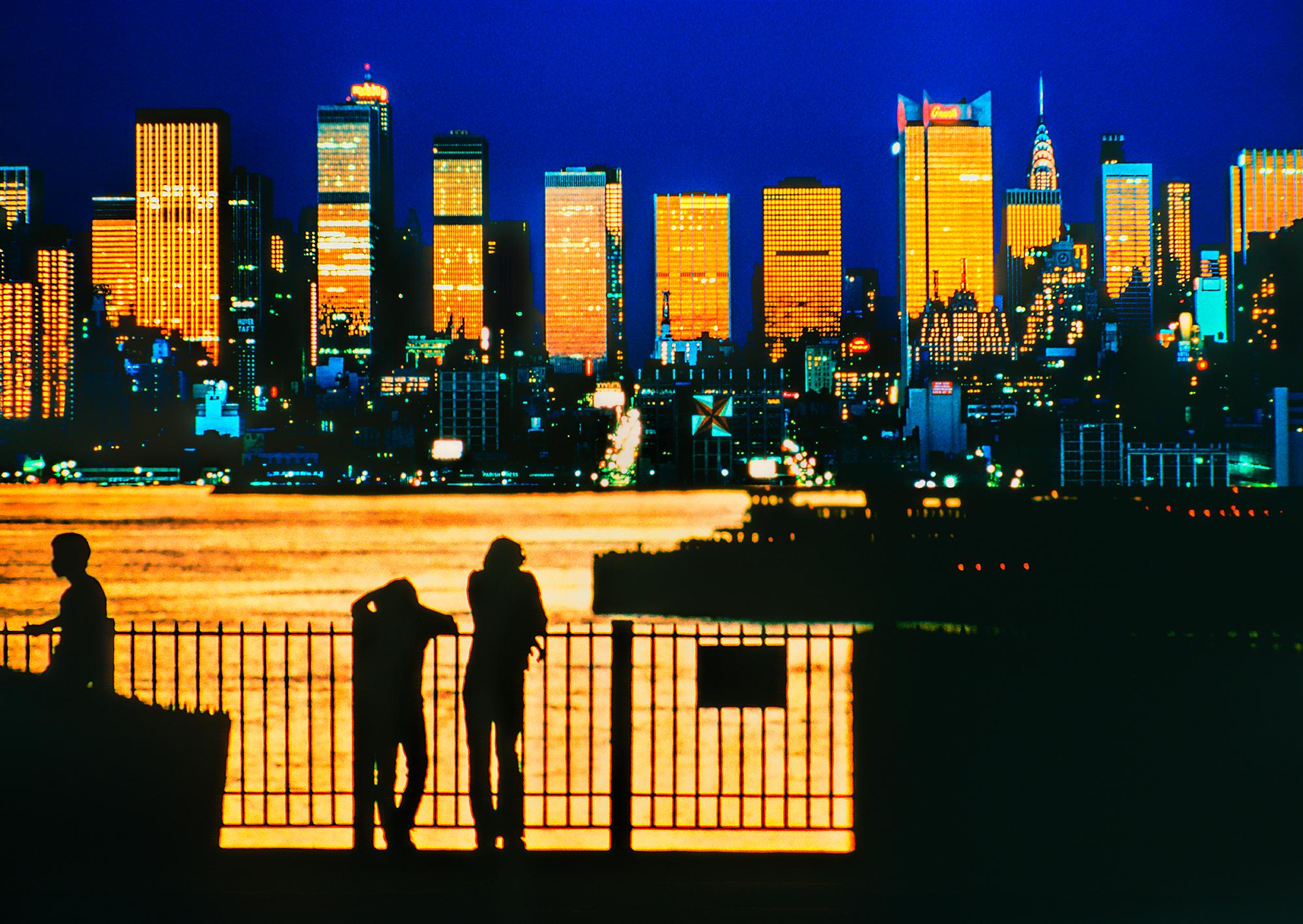 Landscape Photograph di Mitchell Funk - Ovunque si guardi si vede il Chrysler Building: Weehawken3