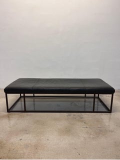 Carmen Leder-Cocktail-Ottoman oder Museumsbank, Gold + Bob Williams