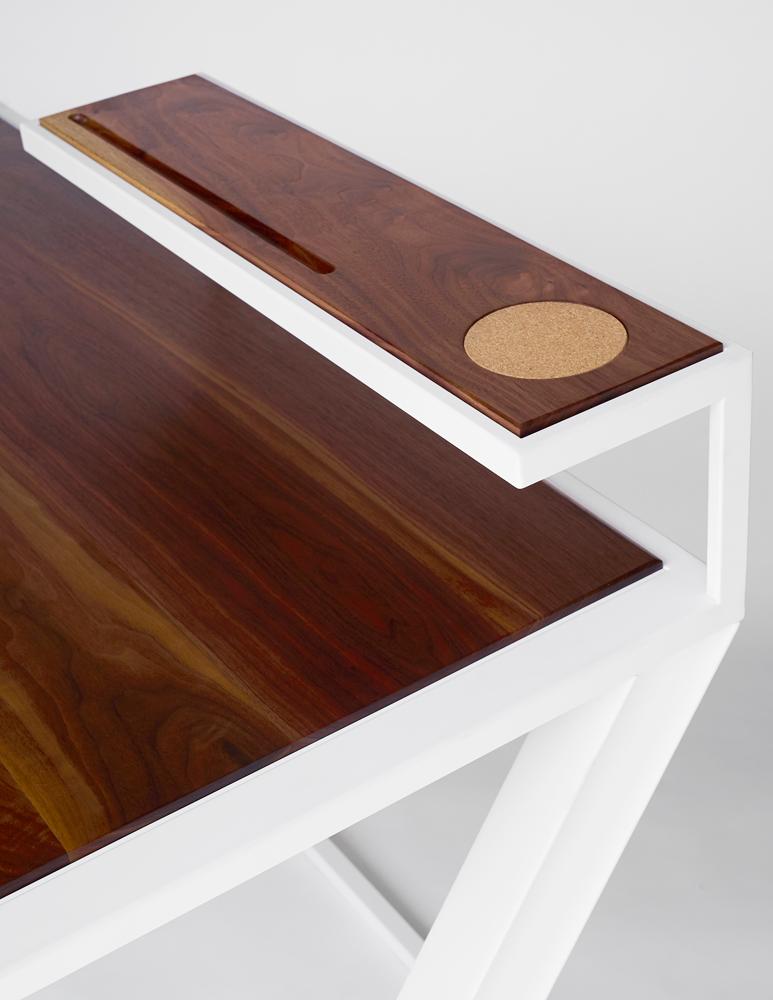 Intarsio Scrivania moderna Miterz di Cauv Design in acciaio verniciato a polvere e noce nero in vendita