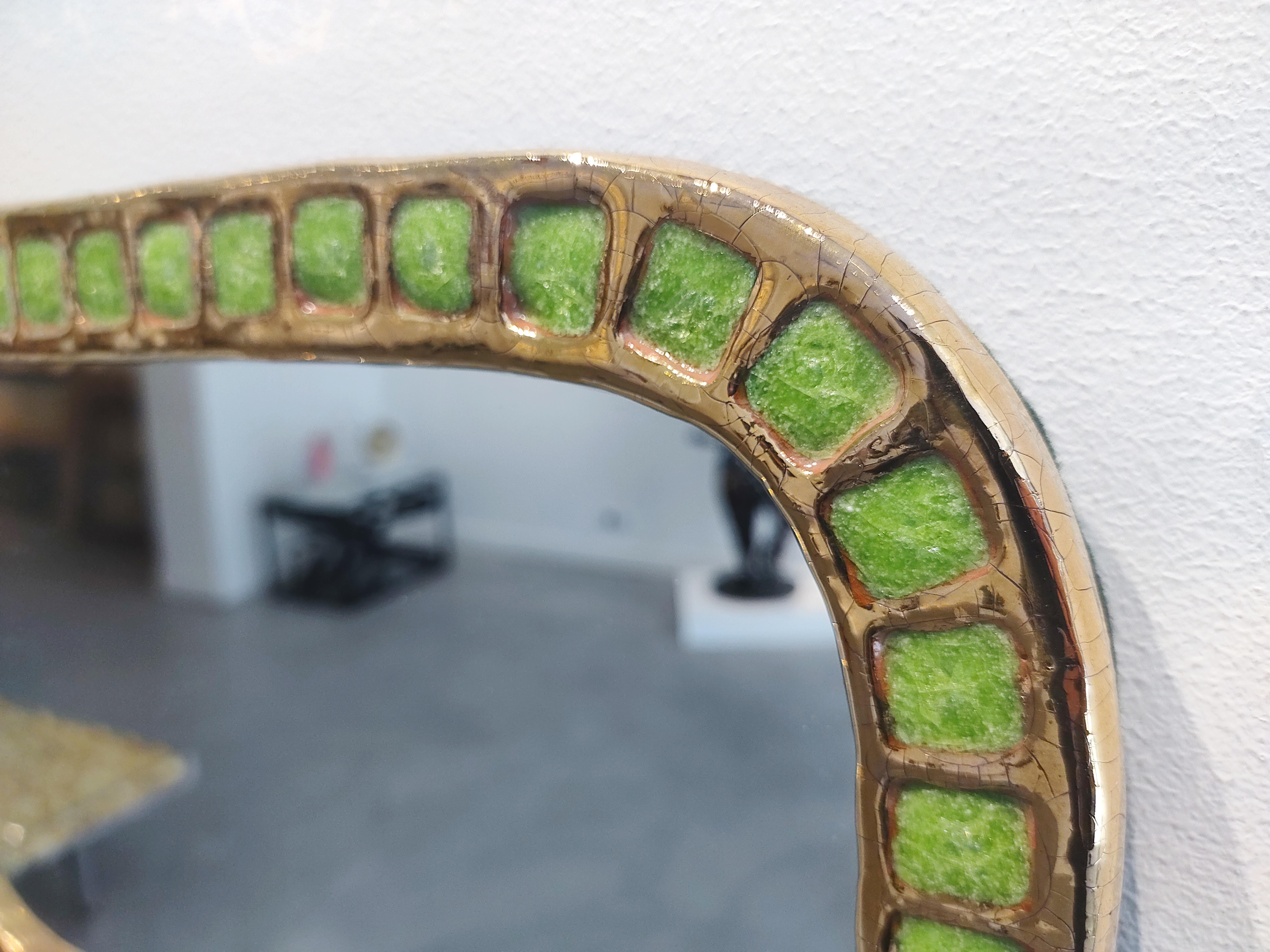 Specchio oblungo in ceramica dorata e vetro verde di Mithé Espelt, Francia, anni '50 in vendita 4