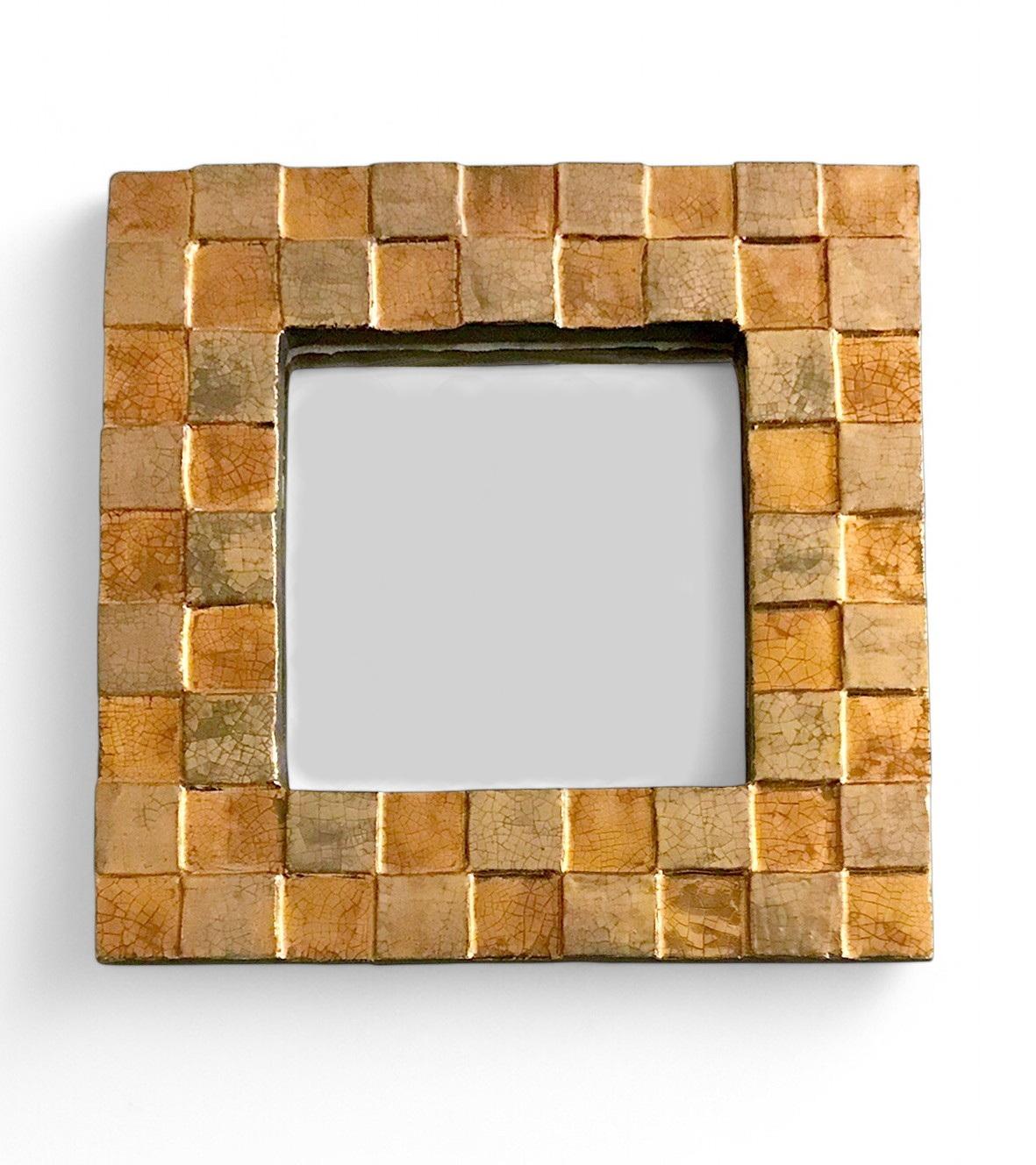 Raro specchio da parete di Mithé Espelt, ceramista francese in terracotta smaltata e oro