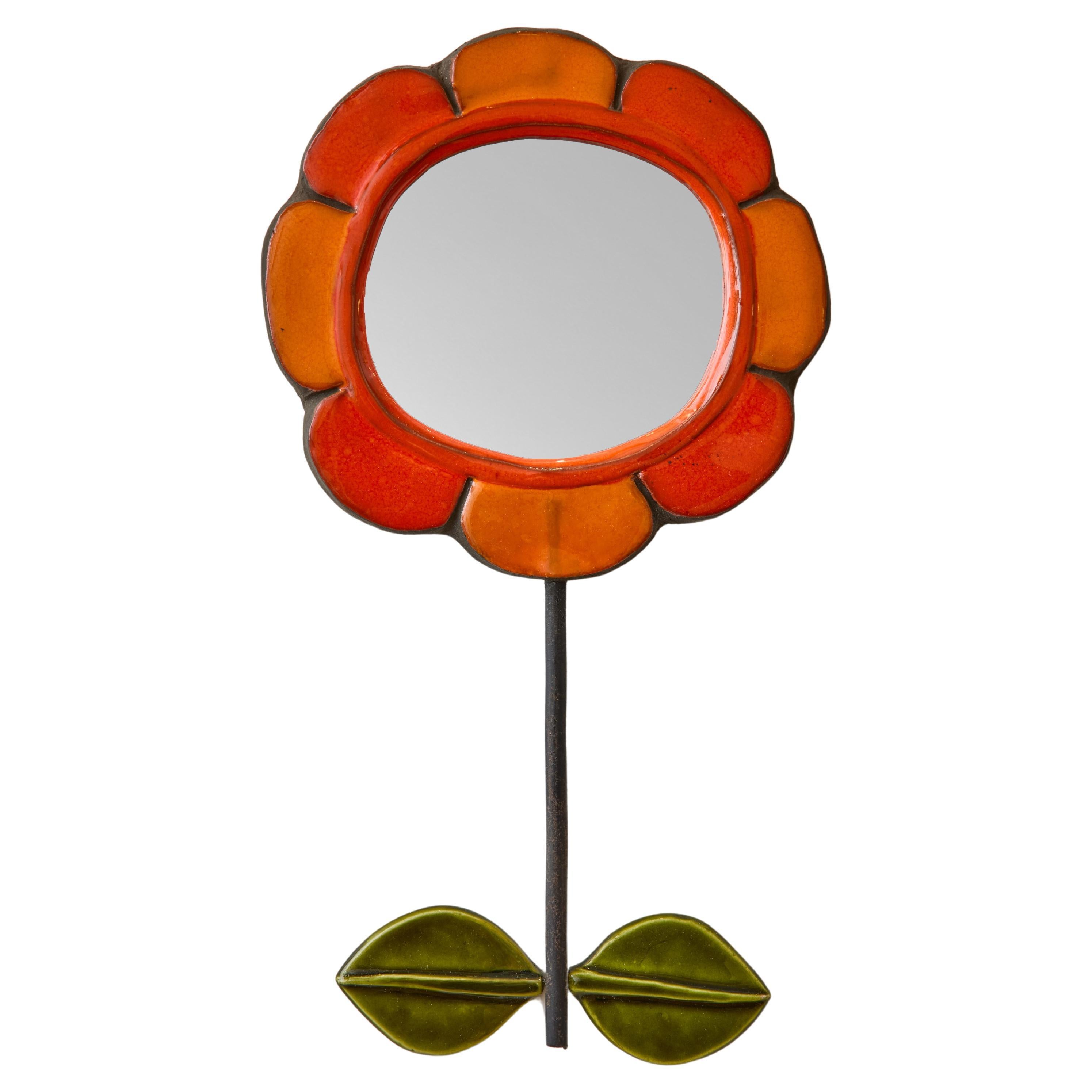 Miroir en forme de fleur avec pétales orange de Mithe Espelt