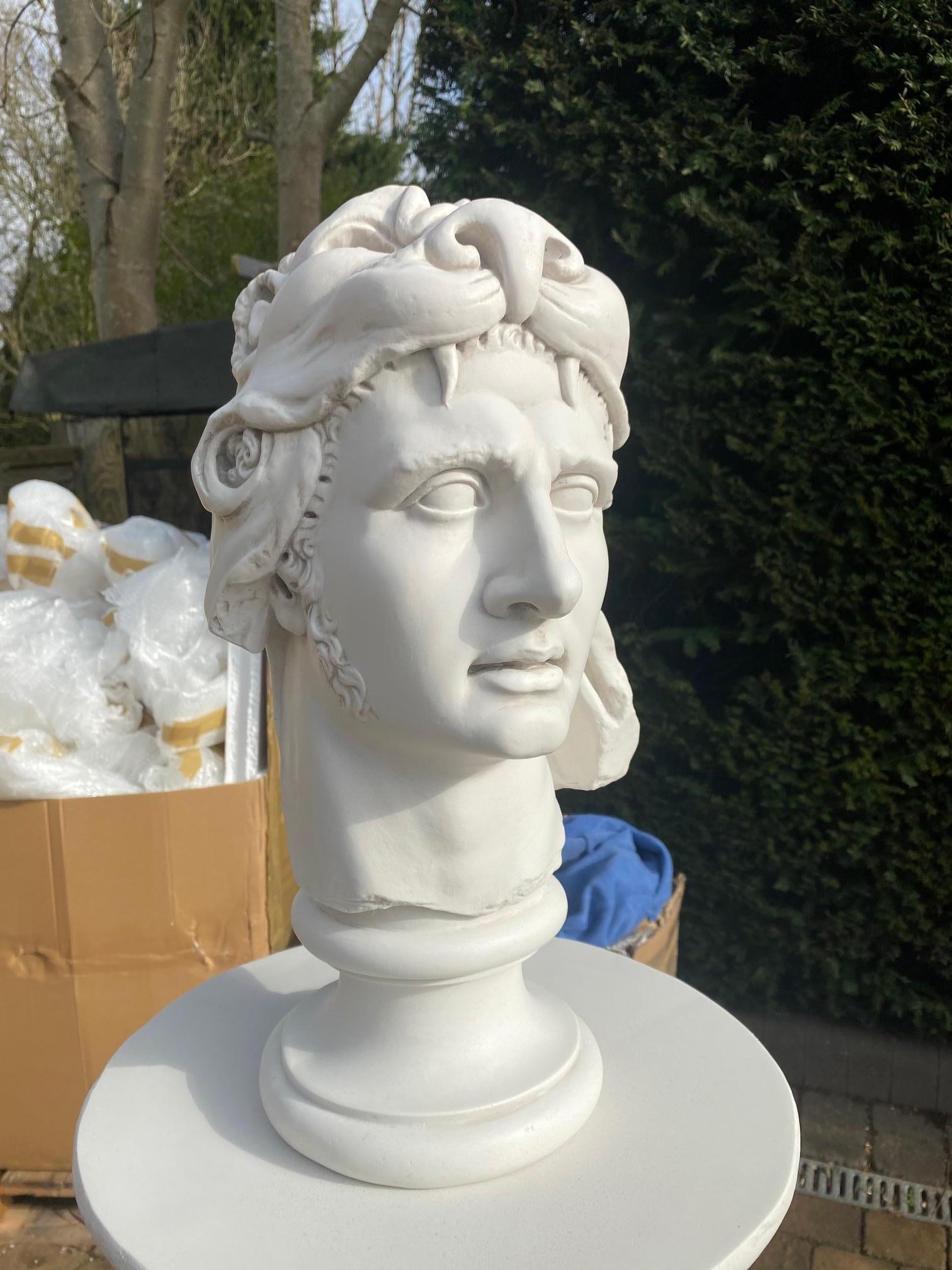 Inglese Scultura con busto di Mitridate - XX secolo in vendita