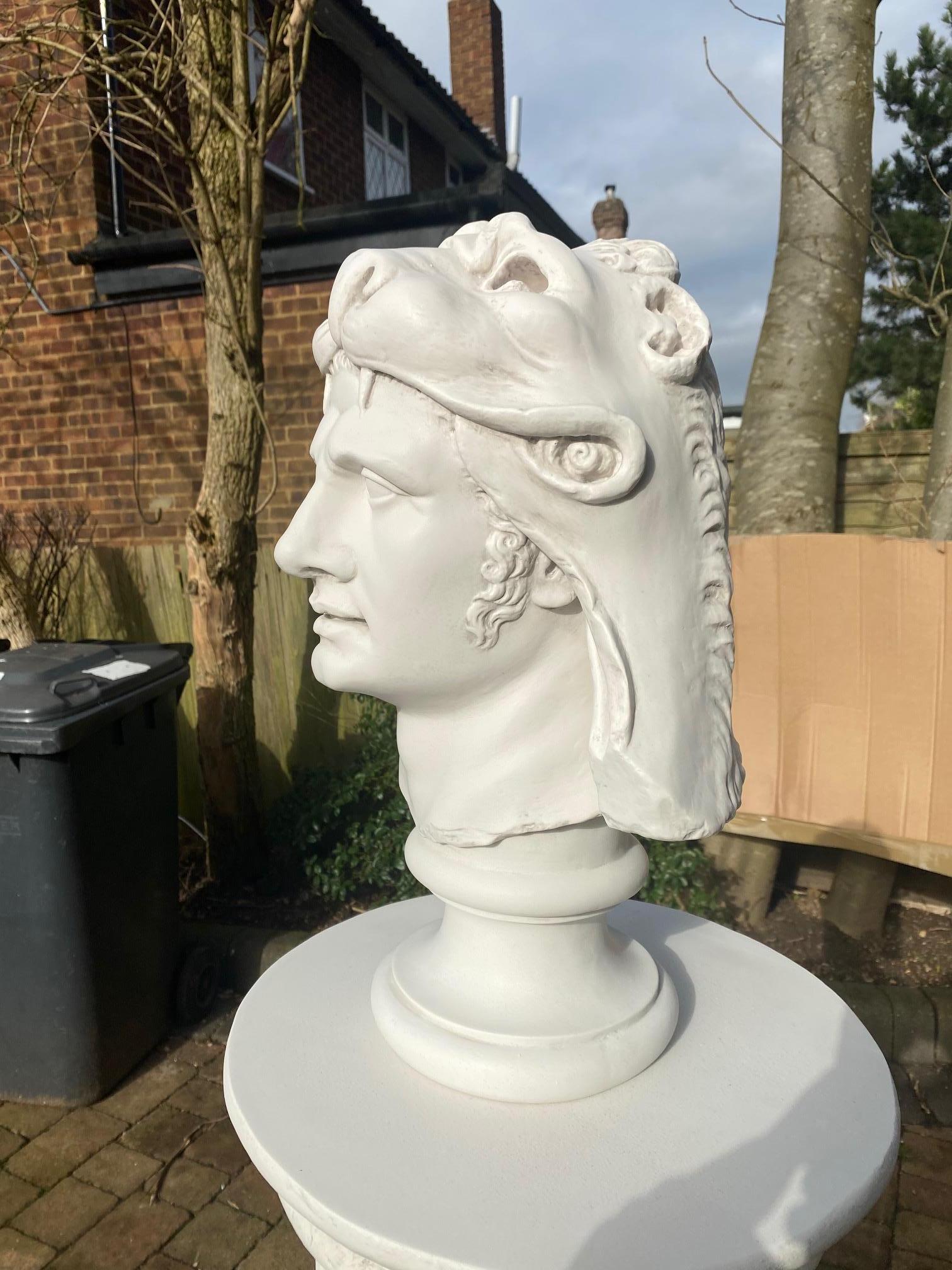 Marmo Scultura con busto di Mitridate - XX secolo in vendita