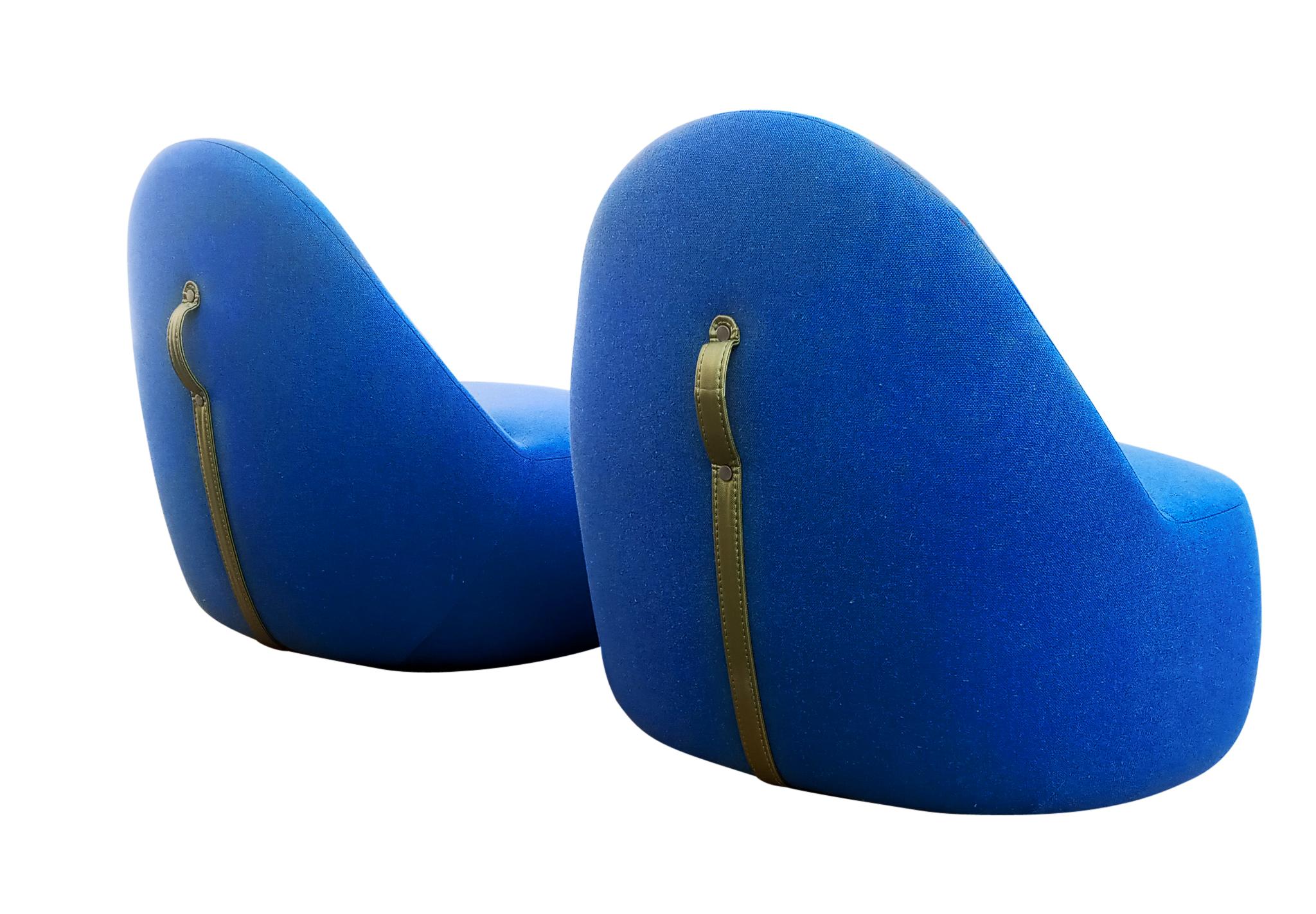 Space Age Pair of Mitt Lounge Chairs by Harry & Claudia Washington for Berhardt, Deep Blue For Sale