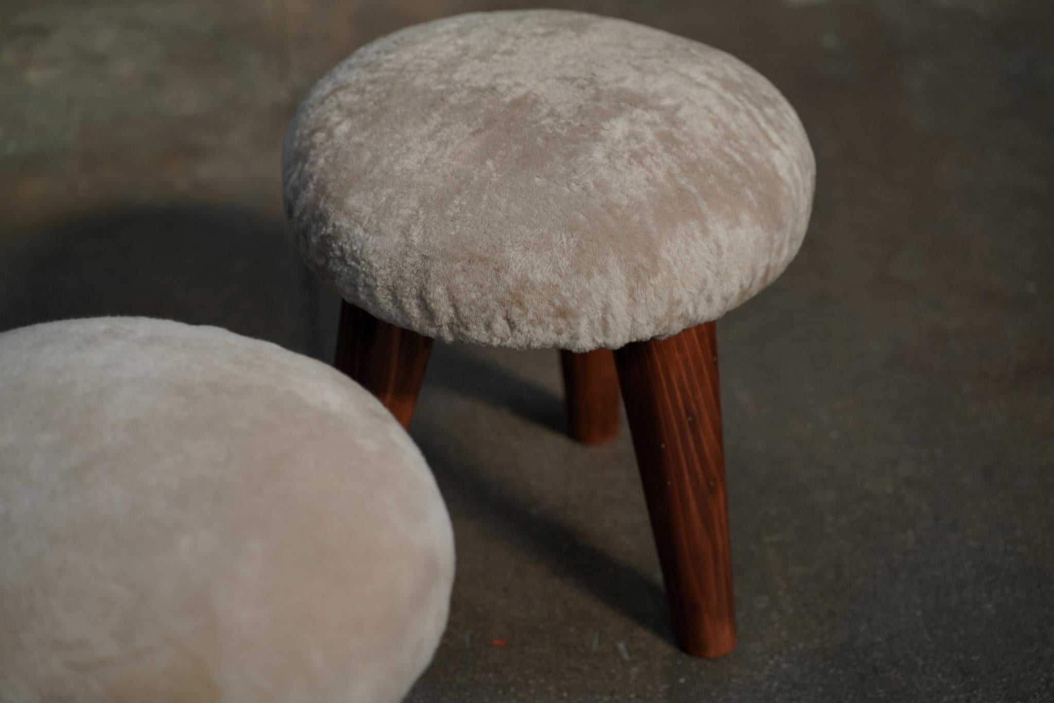 Mittsu Shearling Stool, by Studio Balestra In Excellent Condition For Sale In Los Angeles, CA