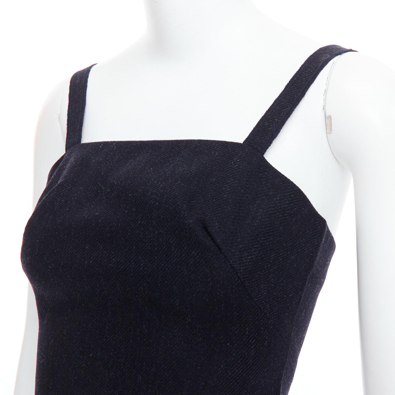 MIU MIU 1998 Vintage Runway in pile di lana grigio antracite top bustier IT38 XS
Riferimento: TGAS/E00266
Marchio: Miu Miu
Stilista: Miuccia Prada
Collection'S: SS 1998 - Passerella
Materiale: Lana
Colore: Marina Militare
Modello: Tinta
