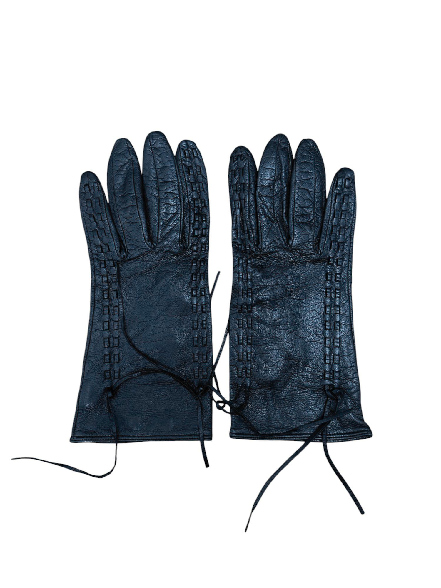 Nero Miu Miu 2000's Black Lambskin Intrecciato Gloves in vendita