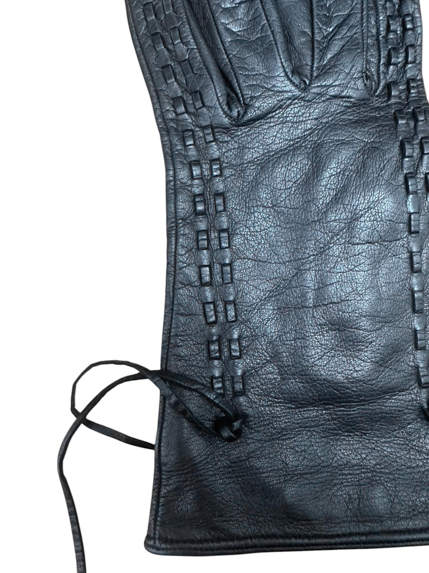 da uomo o donna Miu Miu 2000's Black Lambskin Intrecciato Gloves in vendita