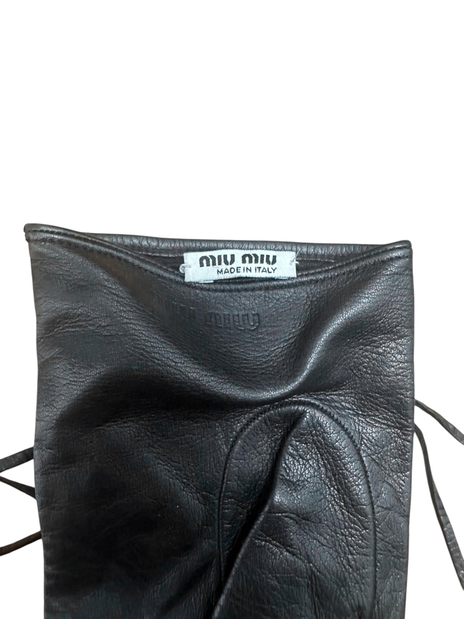 Miu Miu 2000's Black Lambskin Intrecciato Gloves in vendita 2