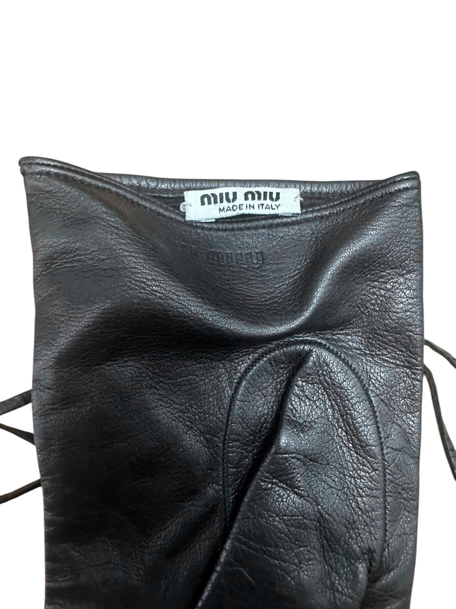 Miu Miu 2000's Black Lambskin Intrecciato Gloves in vendita 3