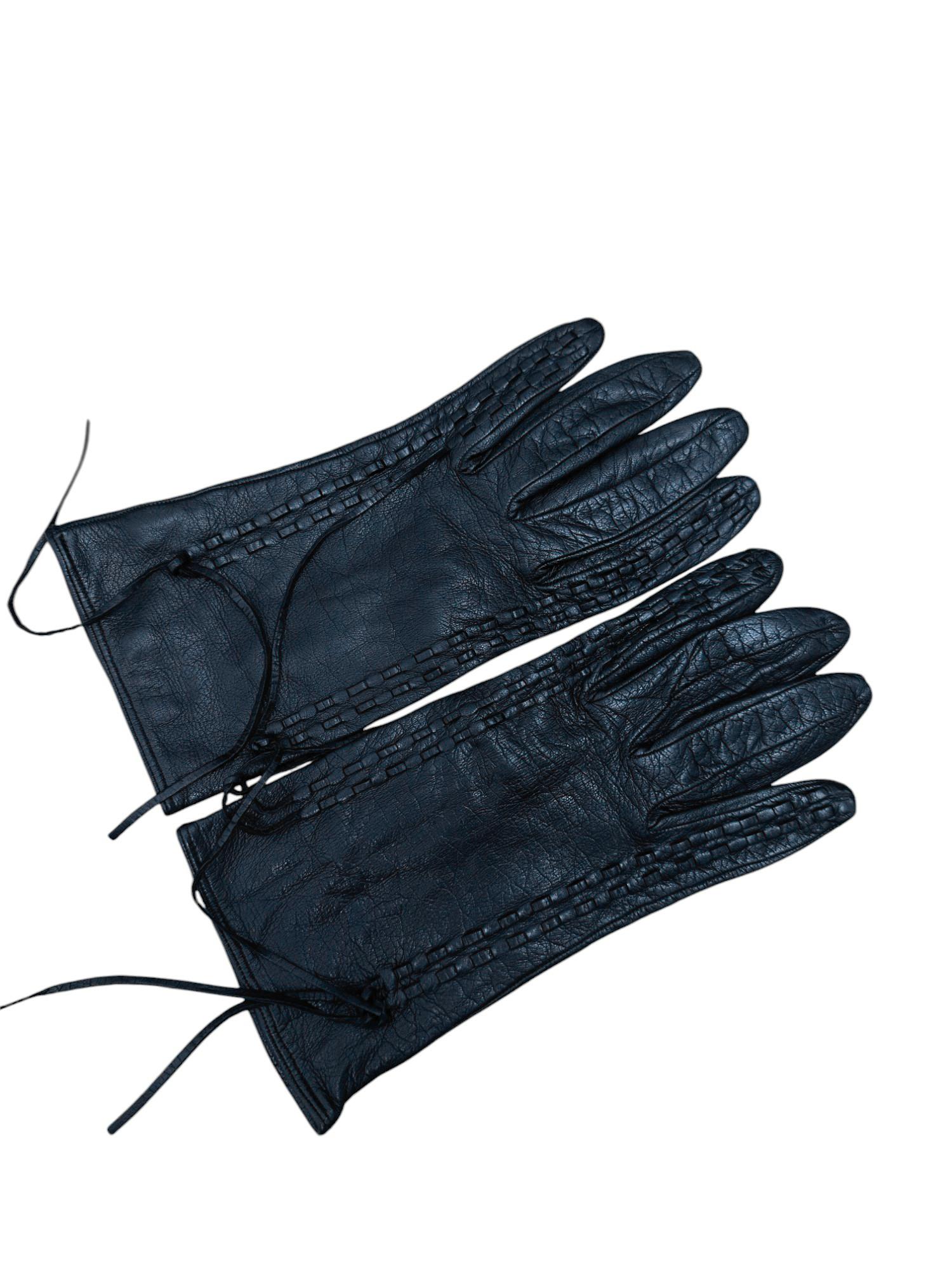 Miu Miu 2000
s Black Lambskin Intrecciato Gloves
