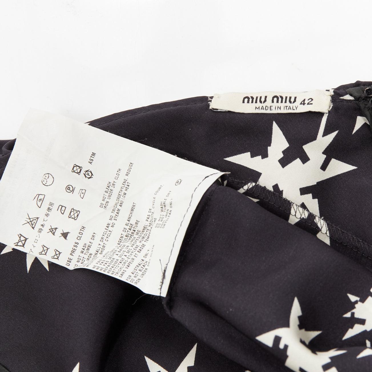 MIU MIU 2007 noir 100% soie imprimé étoiles robe mini bateau manches cape IT42 M en vente 6