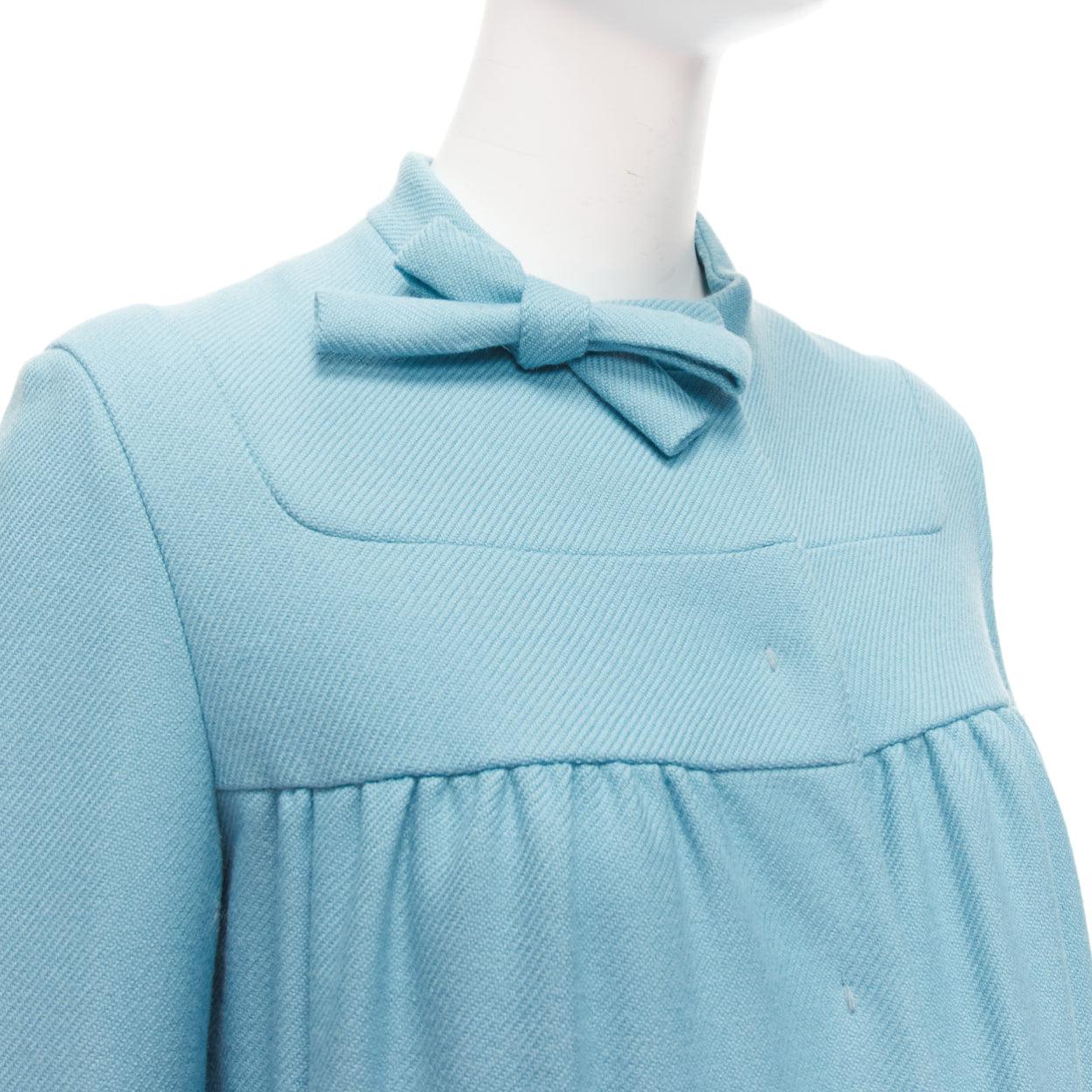 MIU MIU 2008 teal blue virgin wool cashmere bow collar gathered coat IT42 M
Reference: LACG/A00424
Brand: Miu Miu
Designer: Miuccia Prada
Collection: 2008
Material: Virgin Wool, Cashmere
Color: Blue
Pattern: Solid
Closure: Snap Buttons
Lining: Beige