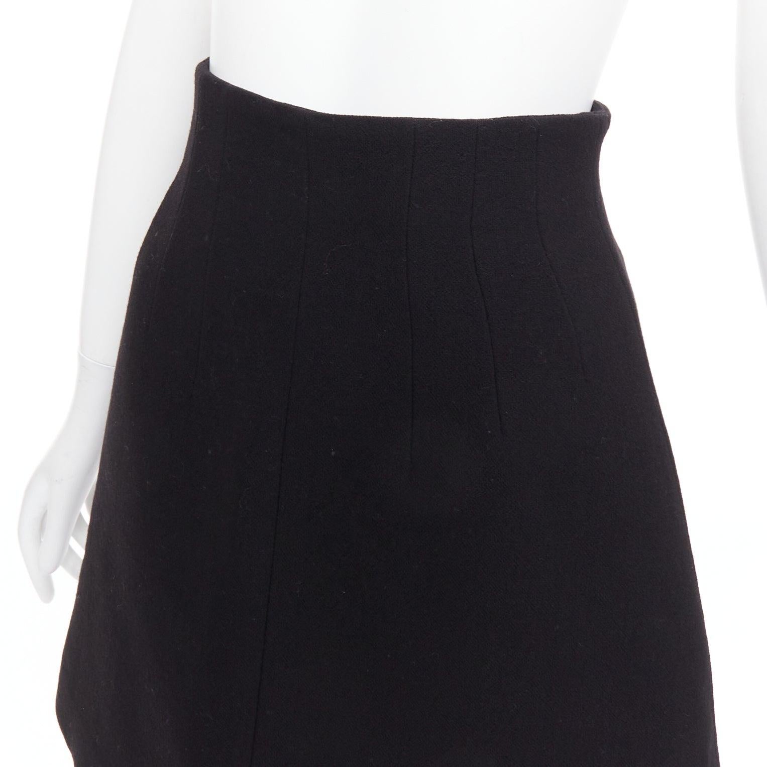 Jupe froncée à taille haute en laine vierge 100 % noire MIU 2013 IT36 XXS
Référence : GEGG/A00192
Marque : Miu Miu
Designer : Miuccia Prada
Collection : 2013
MATERIAL : Laine vierge
Couleur : Noir
Motif : Solide
Fermeture : Zip
Doublure : Tissu