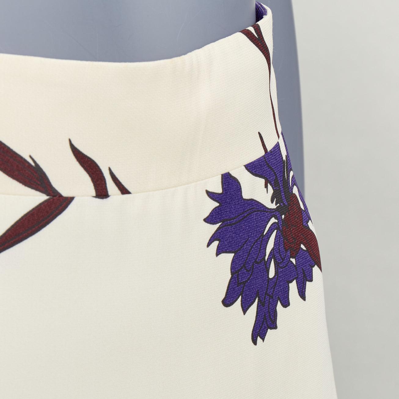 MIU MIU 2014 Creme lila geblümt hoch taillierter Aline Rock IT38 XS
Referenz: TGAS/F00233
Marke: Miu Miu
Designer: Miuccia Prada
Collection'S: 2014
MATERIAL: Viskose
Farbe: Creme, Lila
Muster: Floral
Verschluss: Reißverschluss
Innenfutter: