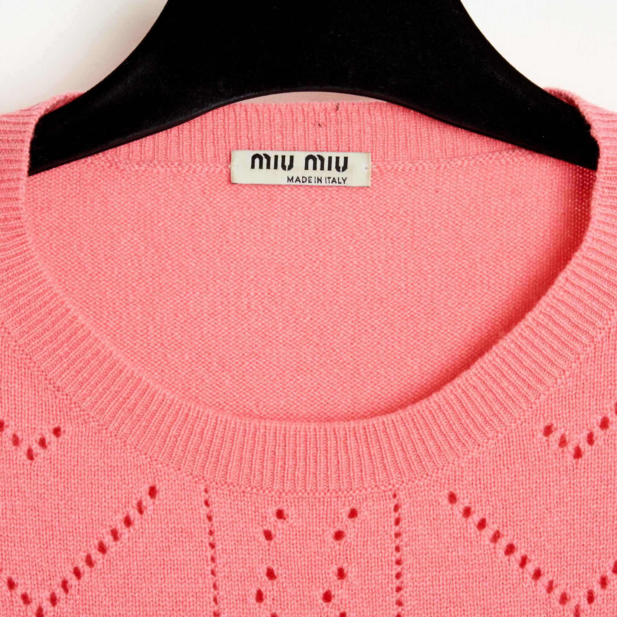 Rose Pull Coeur Crop FR38 Hearts ajouré en cachemire rose GB10 US8 Miu 2015 en vente