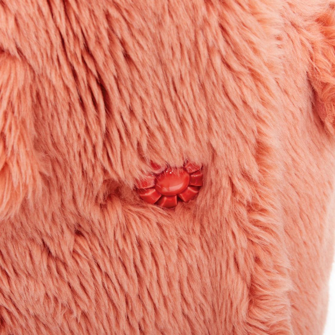 MIU MIU 2017 Runway arancione marrone XL fiore bottone pelliccia sintetica cappotto oversize IT36 XS
Riferimento: TGAS/F00394
Marchio: Miu Miu
Stilista: Miuccia Prada
Collezione: Autunno Inverno 2017 - Passerella
Materiale: Pelliccia