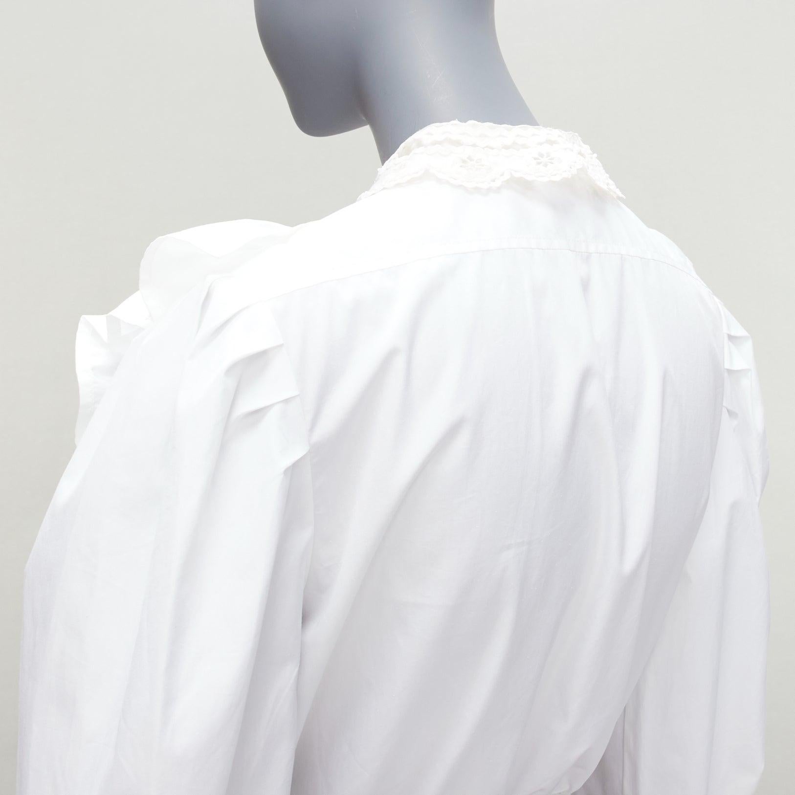 MIU MIU 2018 white ruffle crystal button cropped Victorian shirt IT38 XS
Reference: BSHW/A00026
Brand: Miu Miu
Designer: Miuccia Prada
Collection: 2018
Material: Cotton
Color: White, Clear
Pattern: Solid
Closure: Button
Extra Details: Puff sleeves