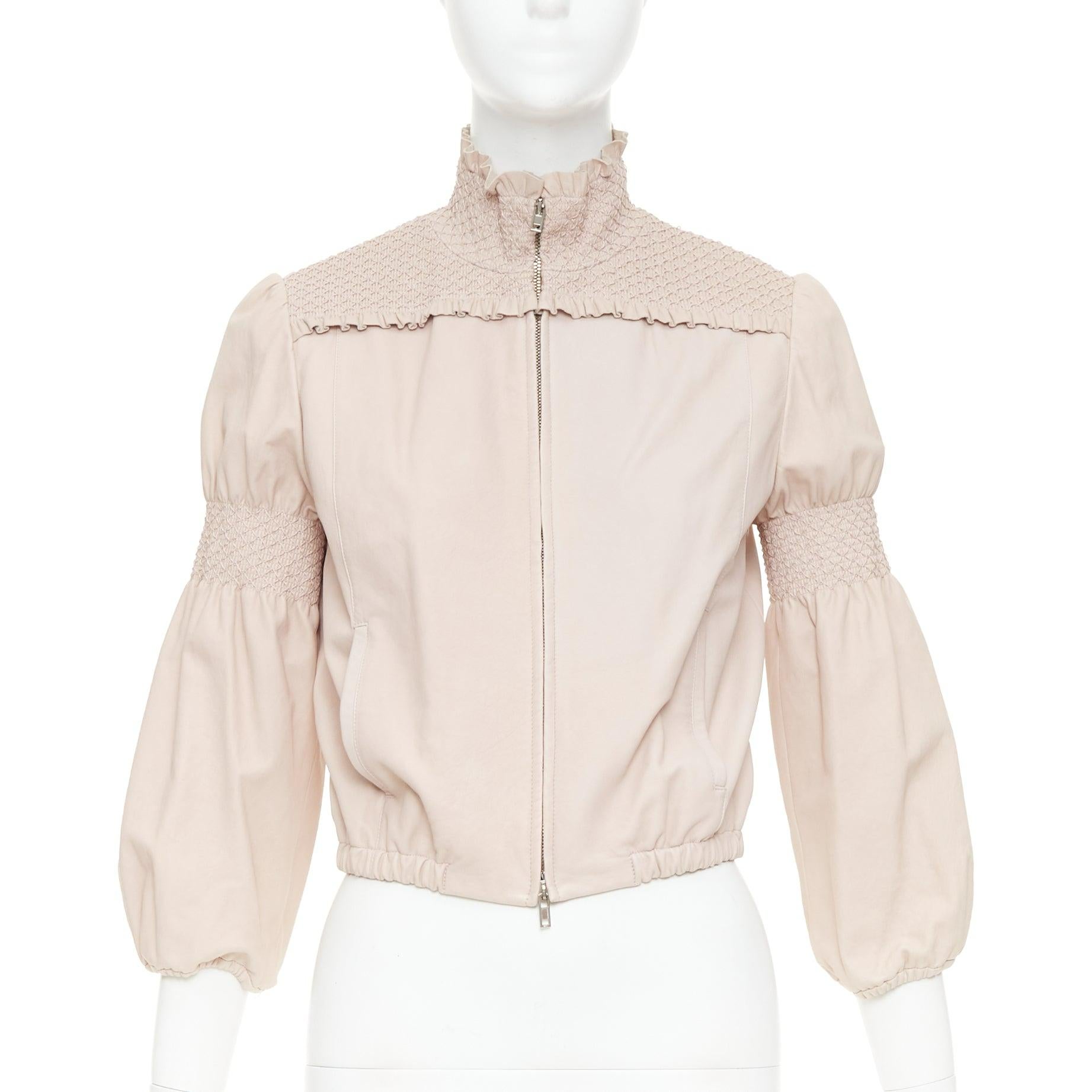 MIU MIU 2019 babyrosa gesmokte Lammfelllederjacke mit Rüschen IT40 S (Beige) im Angebot