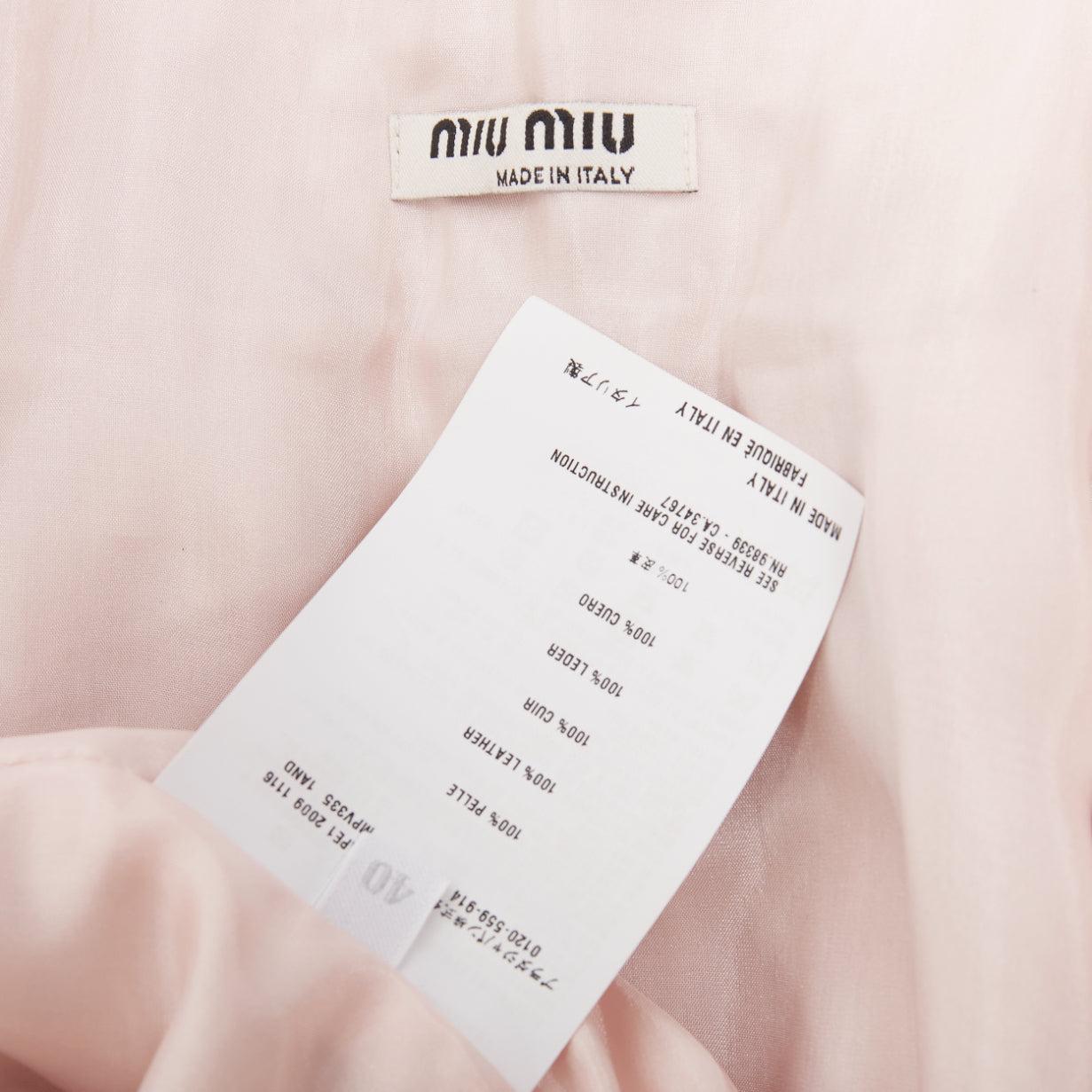MIU MIU 2019 babyrosa gesmokte Lammfelllederjacke mit Rüschen IT40 S im Angebot 4