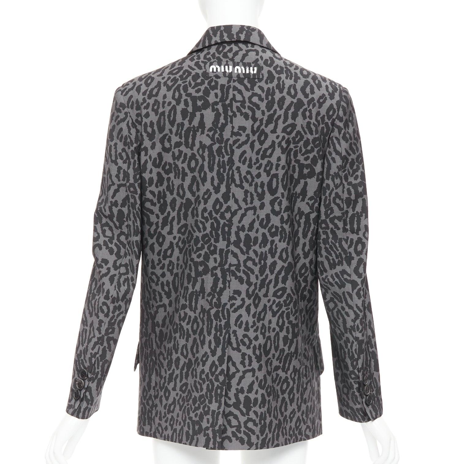 MIU MIU 2019 grau Schurwolle Mohair Leopard Logo Rücken Blazer Jacke IT36 XXS im Angebot 1