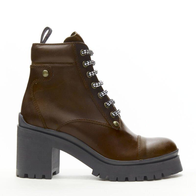 MIU MIU 2019 Vintage botas alpinas de tacón bloque de cuero marrón cepillado EU36.5
Referencia: TGAS/C01344
Marca: Miu Miu
Diseñador: Miuccia Prada
Model No: 5T201C
Material: Cuero, caucho
Color: Marrón, Negro
Patrón: Sólido
Cierre: Cordón
Forro: 