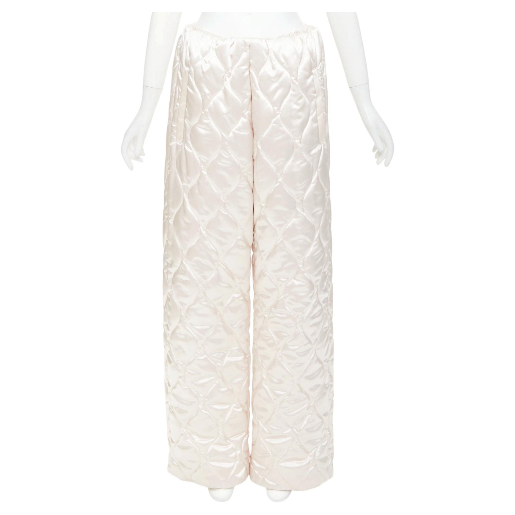 miu miu 2021 Laufsteg-Winterhose, cremefarbene, gesteppte Nylon-Weithose, IT38 XS im Angebot