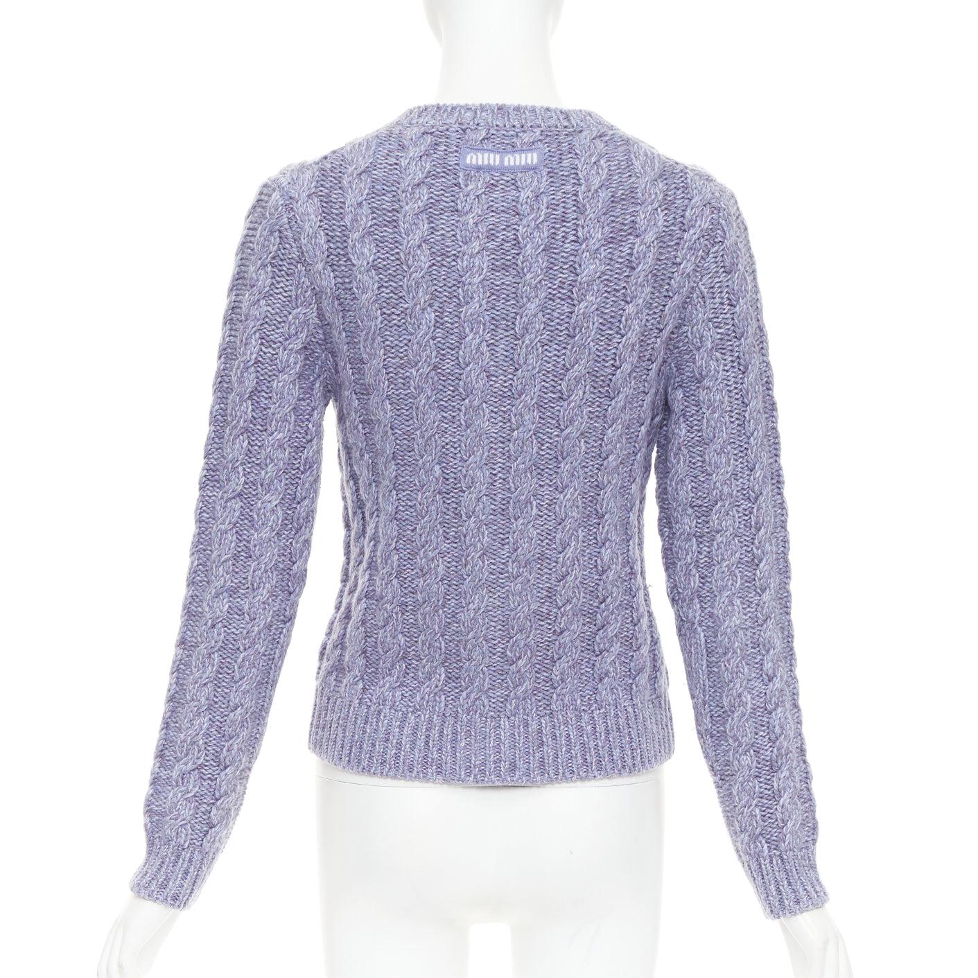 MIU MIU 2023 melange lila Kaschmir Schurwolle Kabelstrick Strickjacke IT38 XS im Angebot 1