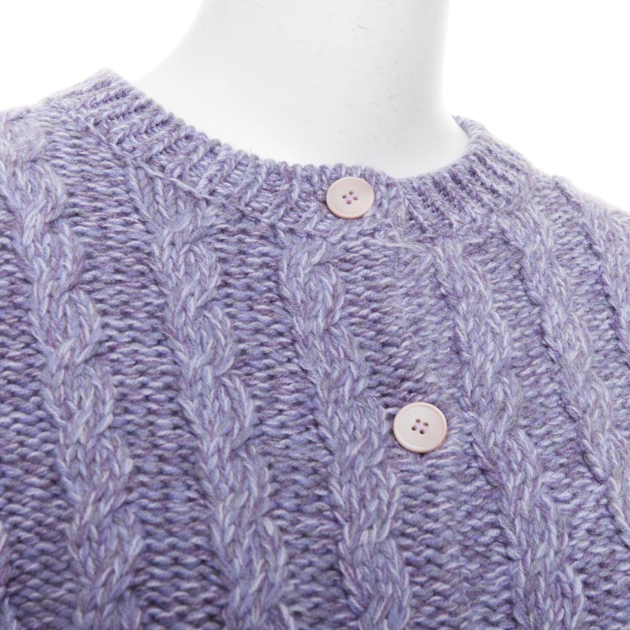 MIU MIU 2023 melange lila Kaschmir Schurwolle Kabelstrick Strickjacke IT38 XS im Angebot 3