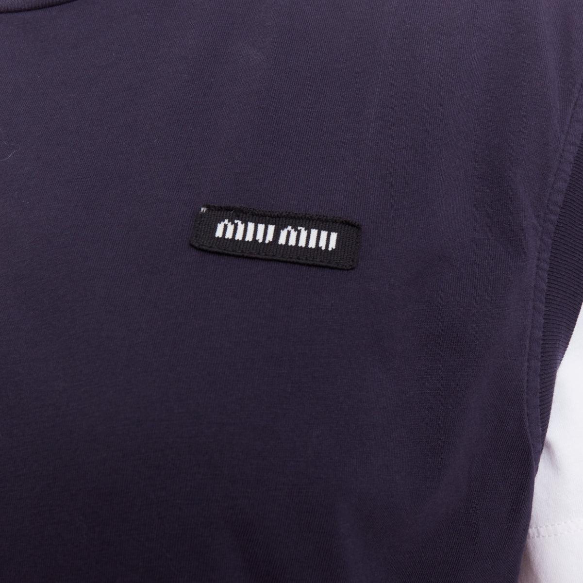 MIU MIU 2024 Lote de 3 camiseta de punto con logotipo de algodón blanco marino gris M
Referencia: KYCG/A00174
Marca: Miu Miu
Diseñador: Miuccia Prada
Colección: 2024
Material: Algodón
Color: Azul marino, Gris
Patrón: Sólido
Cierre: Slip On
Forro: