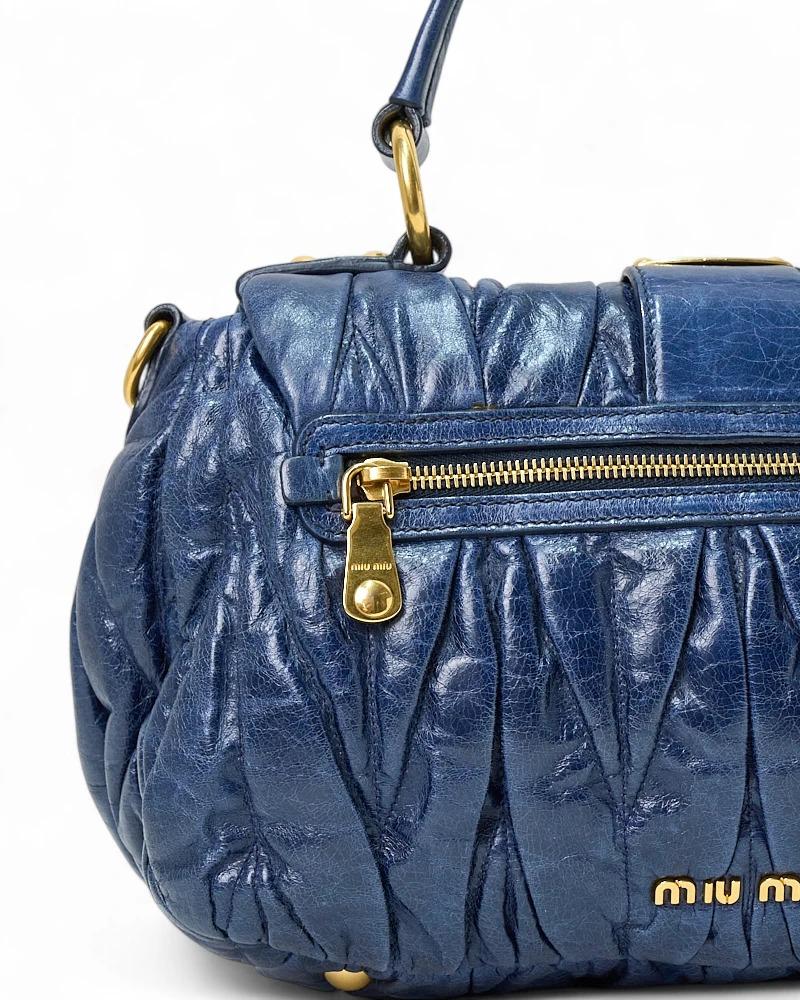 Miu Miu Bauletto Pequeño Groffato Azul en venta 3
