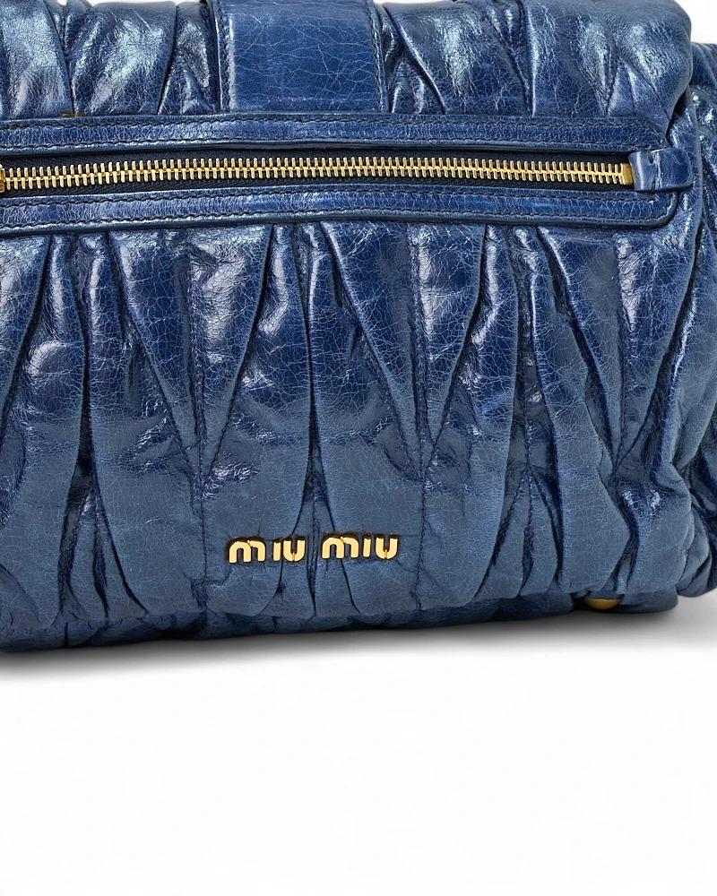 Miu Miu Bauletto Pequeño Groffato Azul en venta 4