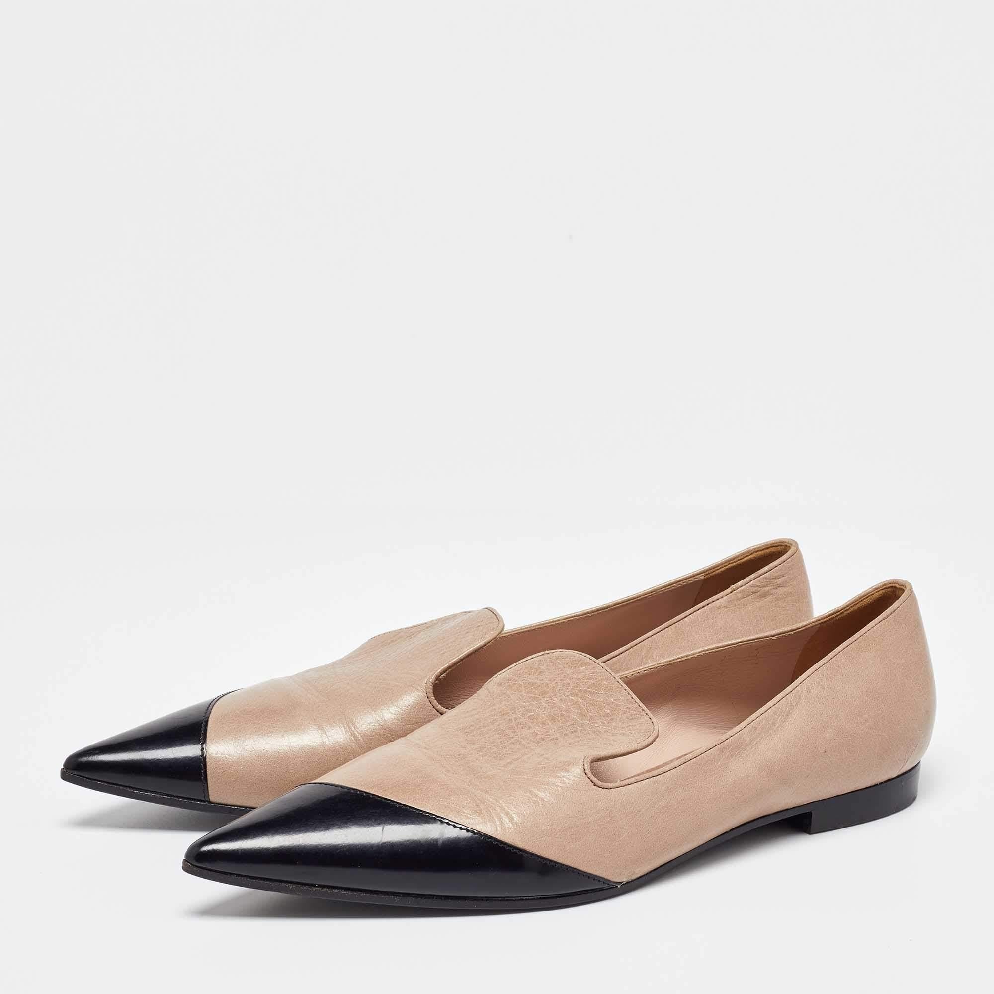 Complétez votre look en ajoutant ces ballerines de créateur à votre jolie garde-robe. Ils sont fabriqués avec soin pour garantir un ajustement et un style parfaits.