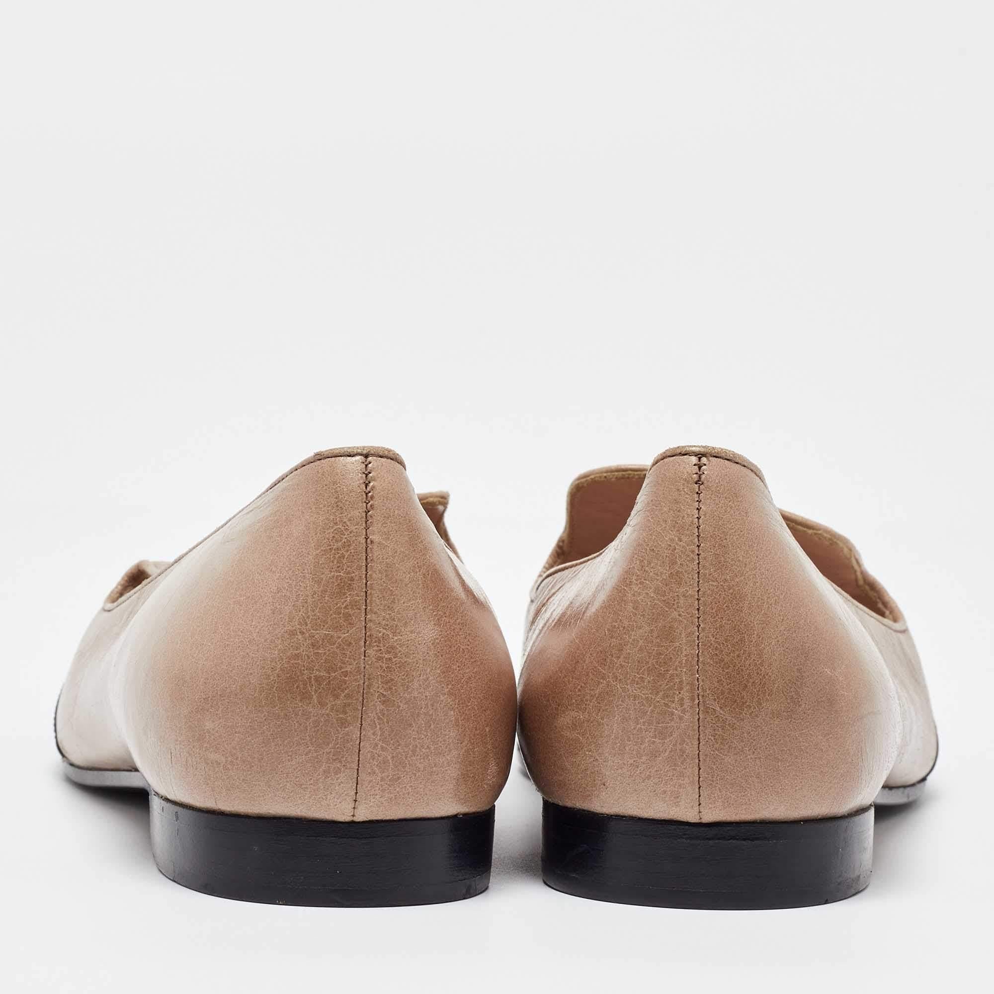 Miu Miu - Ballerines en cuir beige/noir à bout pointu - Taille 37,5 Pour femmes en vente