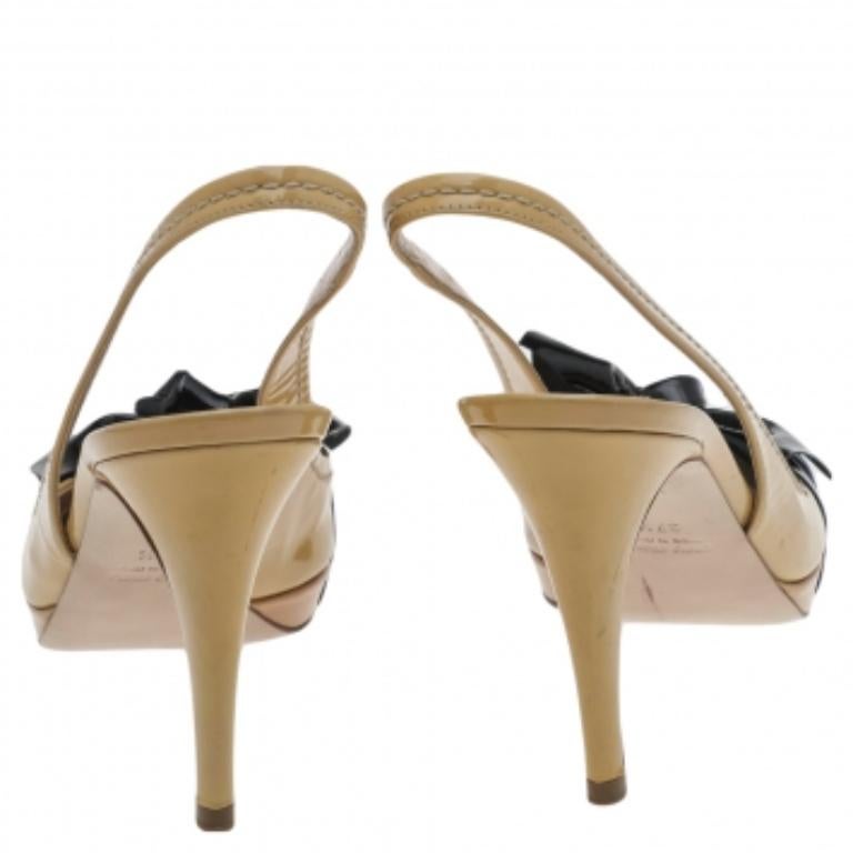 Miu Miu Beige/Black Patent Leather Bow Slingback Peep Toe Sandals Size 37.5 For Sale 2