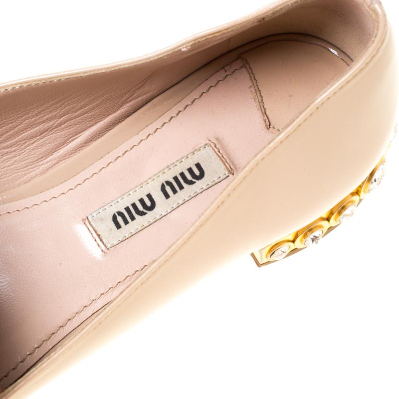 Miu Miu Beige Bow Patent Leather Jewel Heel Ballet Flats Size 37 In Good Condition In Dubai, Al Qouz 2