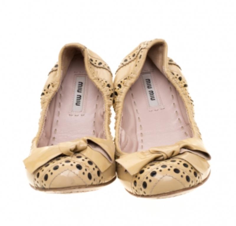 De las mujeres Miu Miu Bailarinas Beige Brogue Piel Lazo Scrunch Talla 37.5 en venta