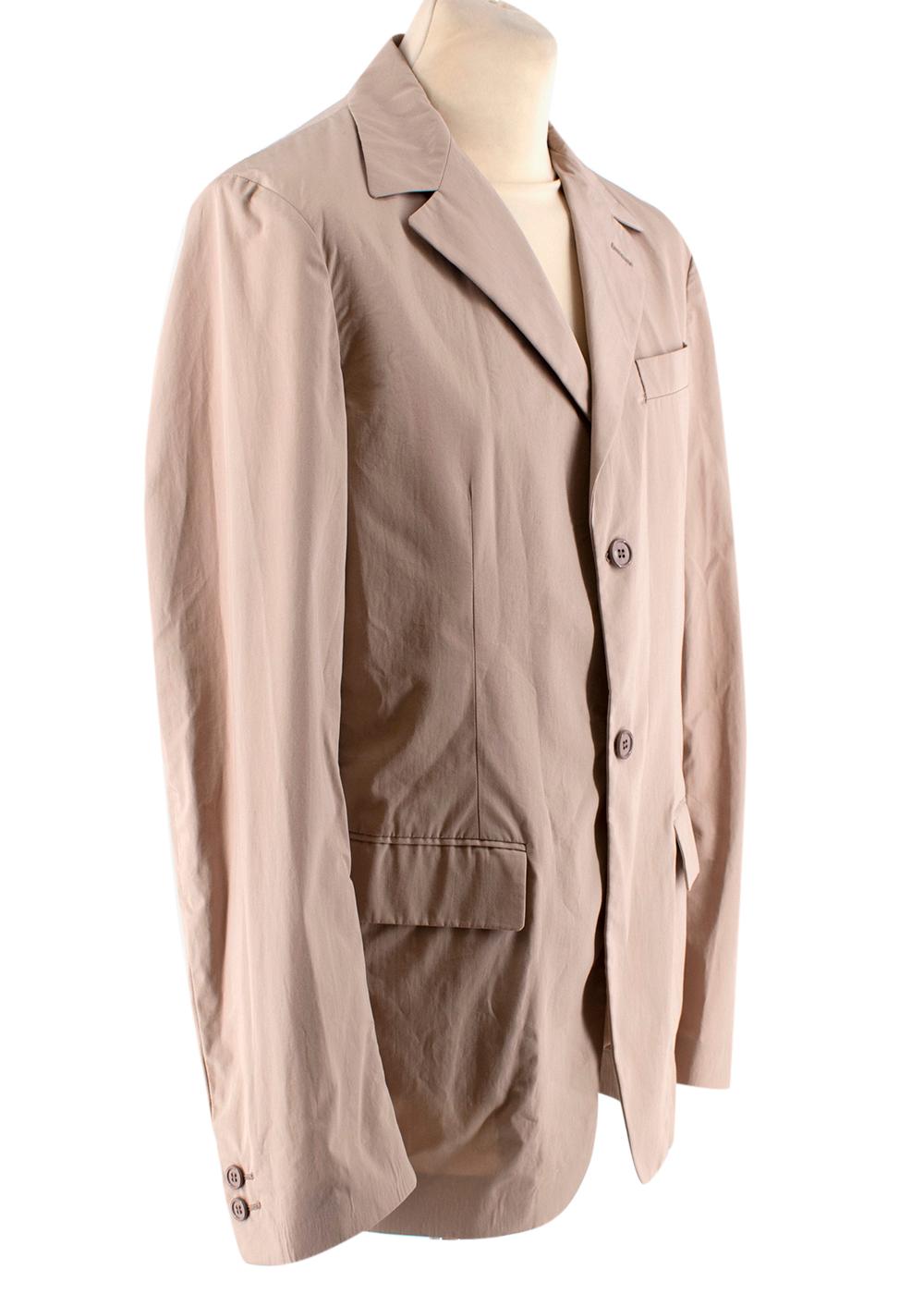 Meu Miu Beige Cotton Single Breasted Blazer Jacket

-Made of soft lightweight cotton 
-Classic single breasted cut 
-Gorgeous beige hue 
-3 pockets to the front 
-Buttoned cuffs 
-Interior pocket 
-Button fastening to the front 
-Timeless elegant