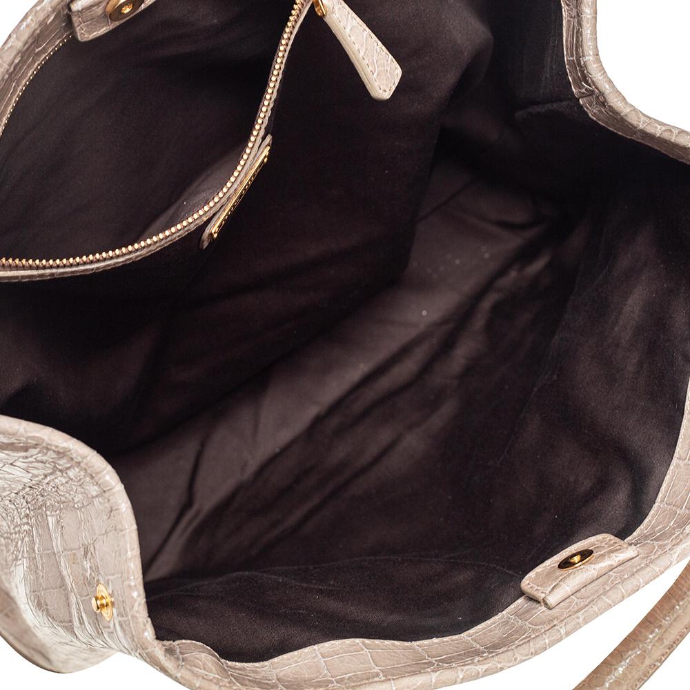 Miu Miu Beige Croc Embossed Patent Leather Front Zip Tote In Good Condition In Dubai, Al Qouz 2