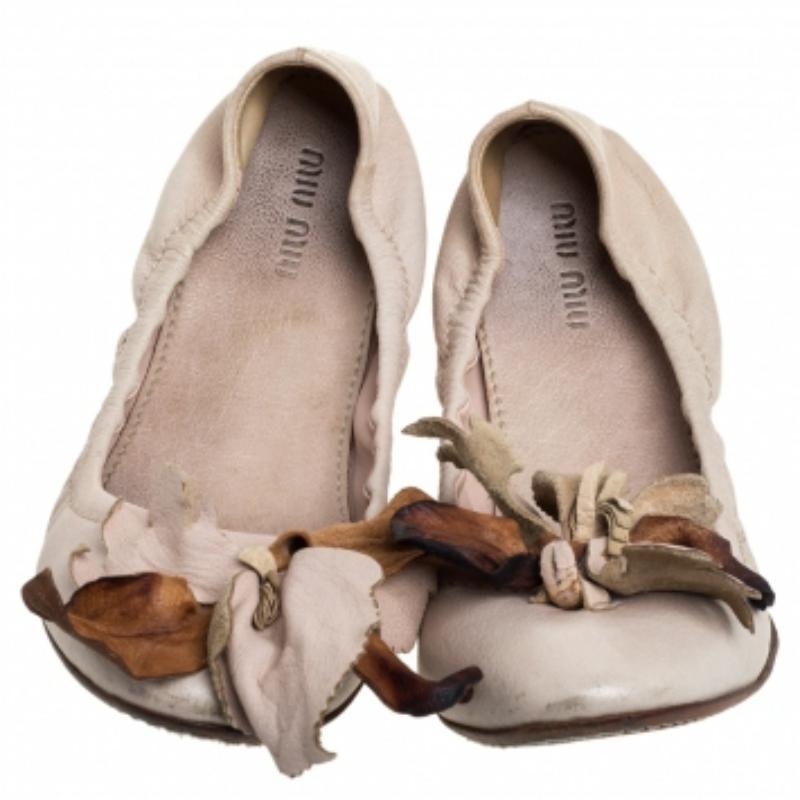 Women's Miu Miu Beige Leather Embellished  Flats Size 38 For Sale