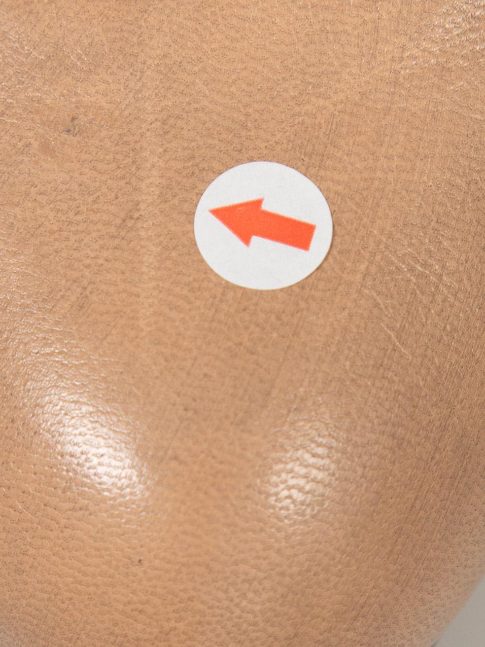 Miu Miu Bombas de piel beige con pliegues Talla IT 38.5 en venta 4