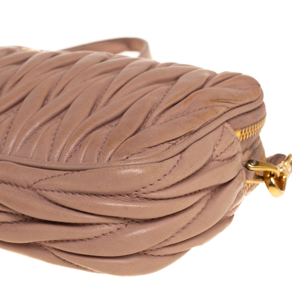 Miu Miu Beige Matelasse Leder Crossbody Tasche mit doppeltem Reißverschluss 4