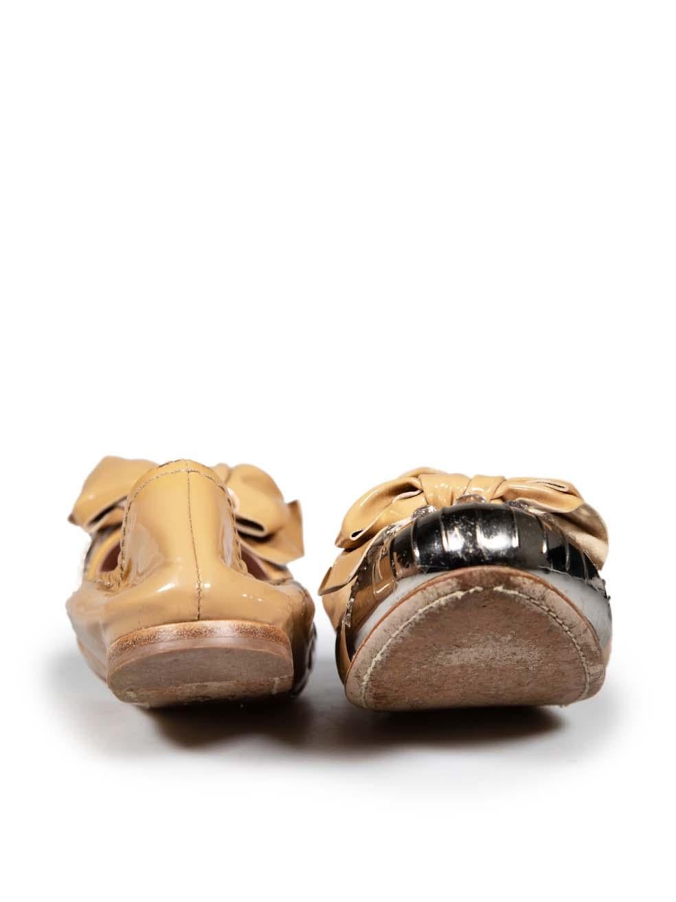 Miu Miu Bailarinas de charol beige con lazo y cristales Talla IT 37 Beige en venta