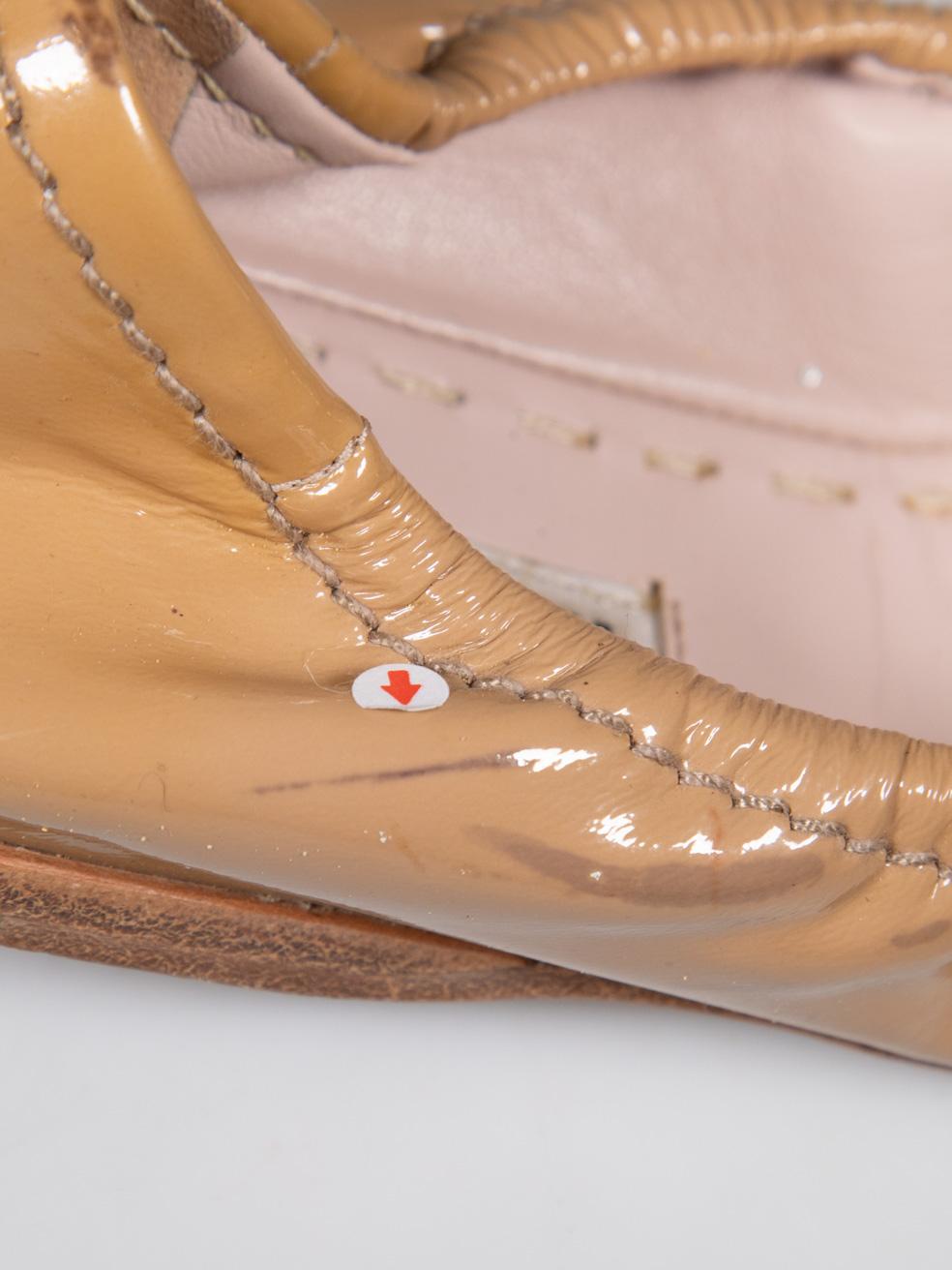 Miu Miu Bailarinas de charol beige con lazo y cristales Talla IT 37 en venta 1