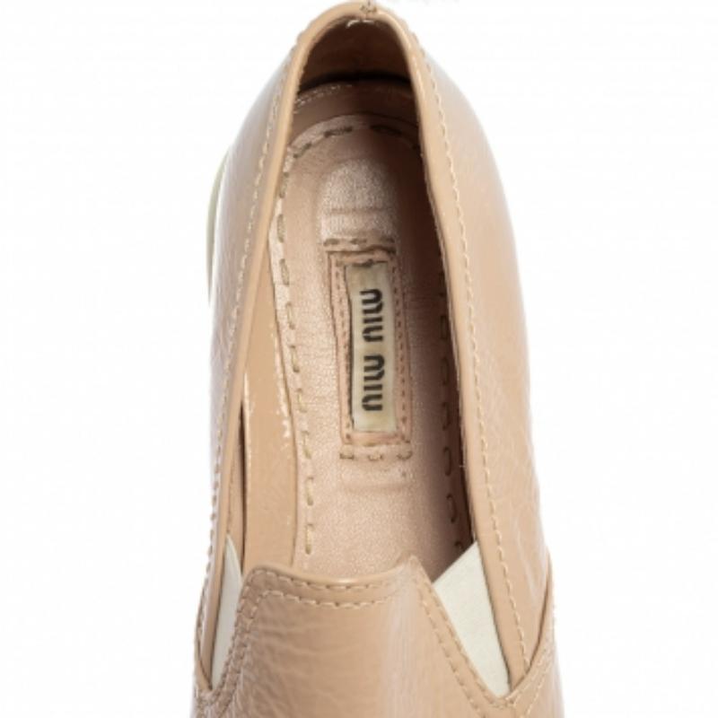 Miu Miu Beige Patent Embellished Cap Toe Slip On Sneakers Talla 38 3
